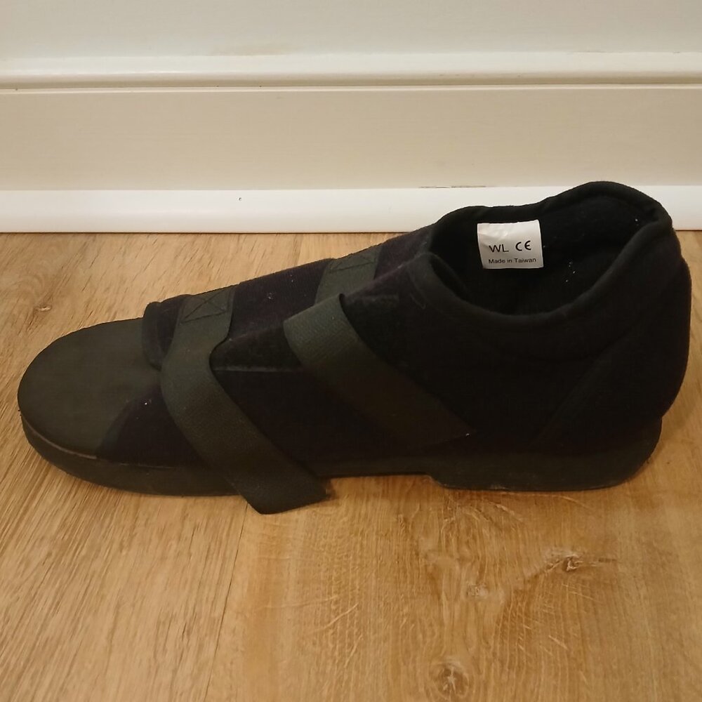 Medical Unisex adjustable shoe (pre-loved)